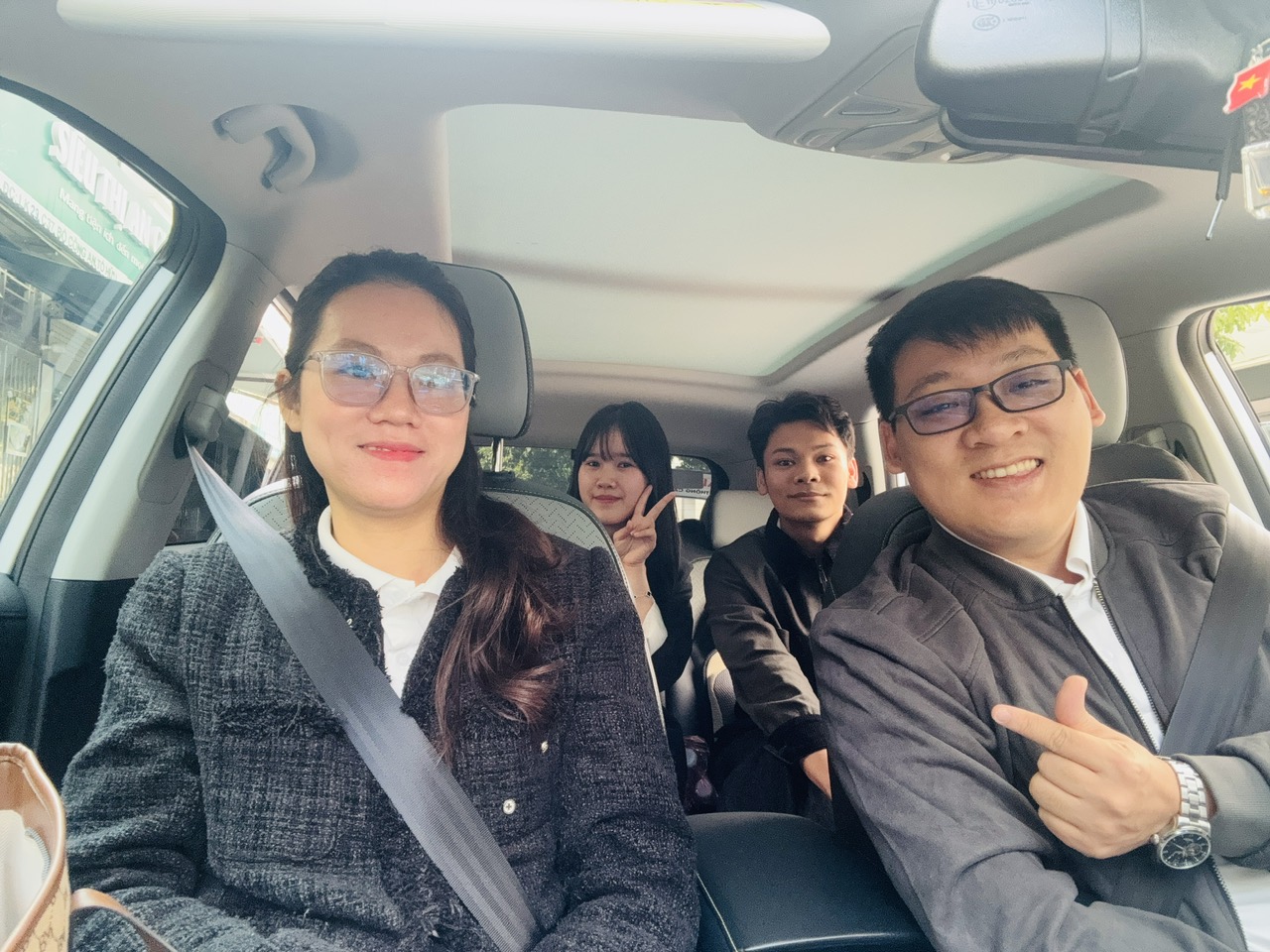 Đội ngũ MinhDigi trên đường đi pitching dự án SEO